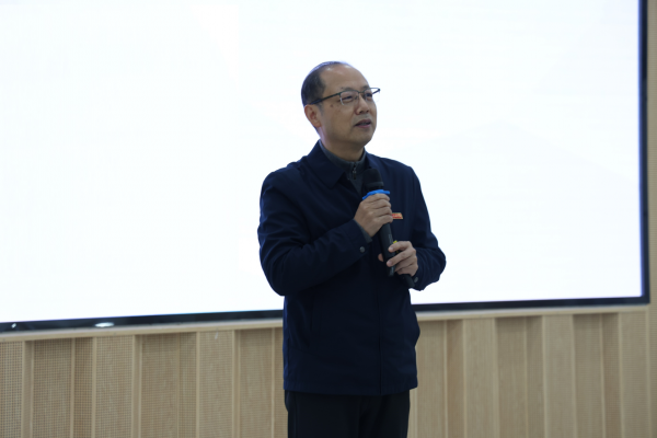    破“青椒”之惑，成“青骄”之才：校长周光明为新教师传授成长秘籍